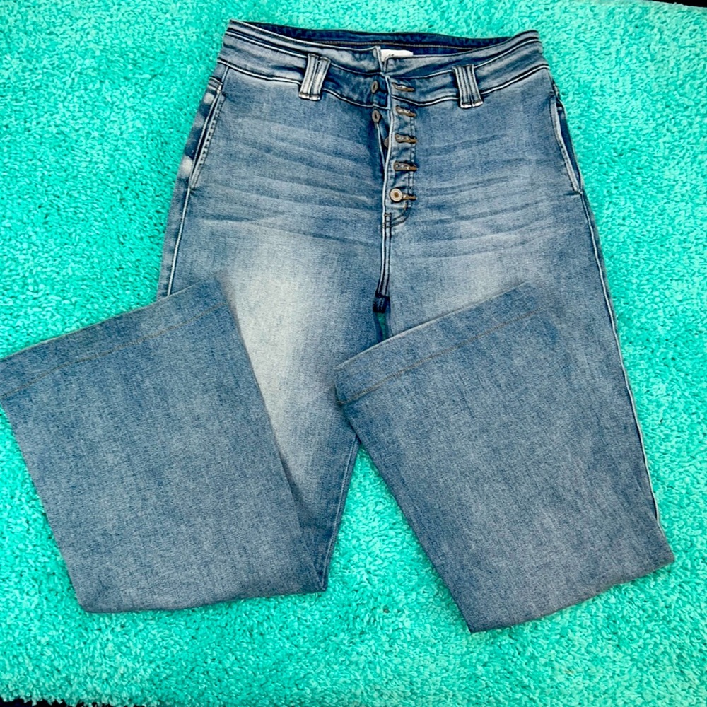 Kancan ladies light wash denim high rise jeans size 11/29 with wide leg